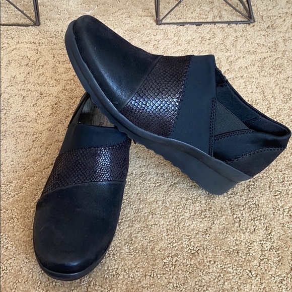 Clark’s Caddell Denali Ankle Wedges -NWOT - Picture 2 of 8